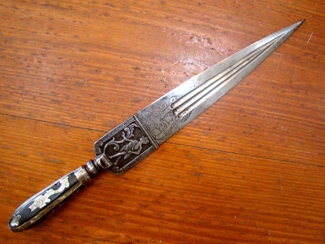 A fabulous late 17th or early 18th century silver mounted Italian dagger — image 6